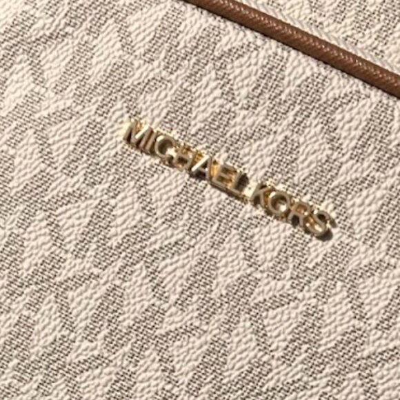 Michael Kors $398 Jet Set Travel Medium Signature Logo Crossbody Vanilla NWT - Picture 8 of 15
